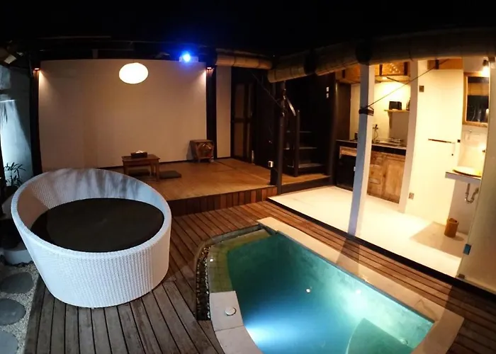 Private Vacation Pool Villa, 4bedrooms, 4bathrooms, Ferienhaus Seminyak