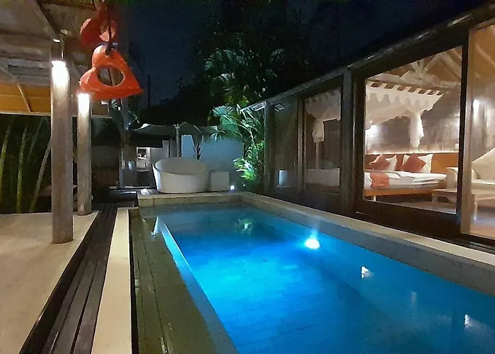 Private Vacation Pool Villa, 4bedrooms, 4bathrooms, Ferienhaus Seminyak