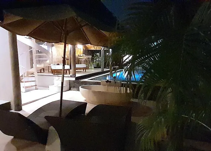 Private Vacation Pool Villa, 4bedrooms, 4bathrooms, Ferienhaus Seminyak